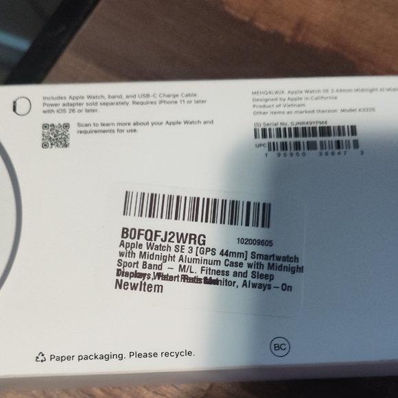 Apple Watch SE 3 with Midnight Aluminum and Sport Band